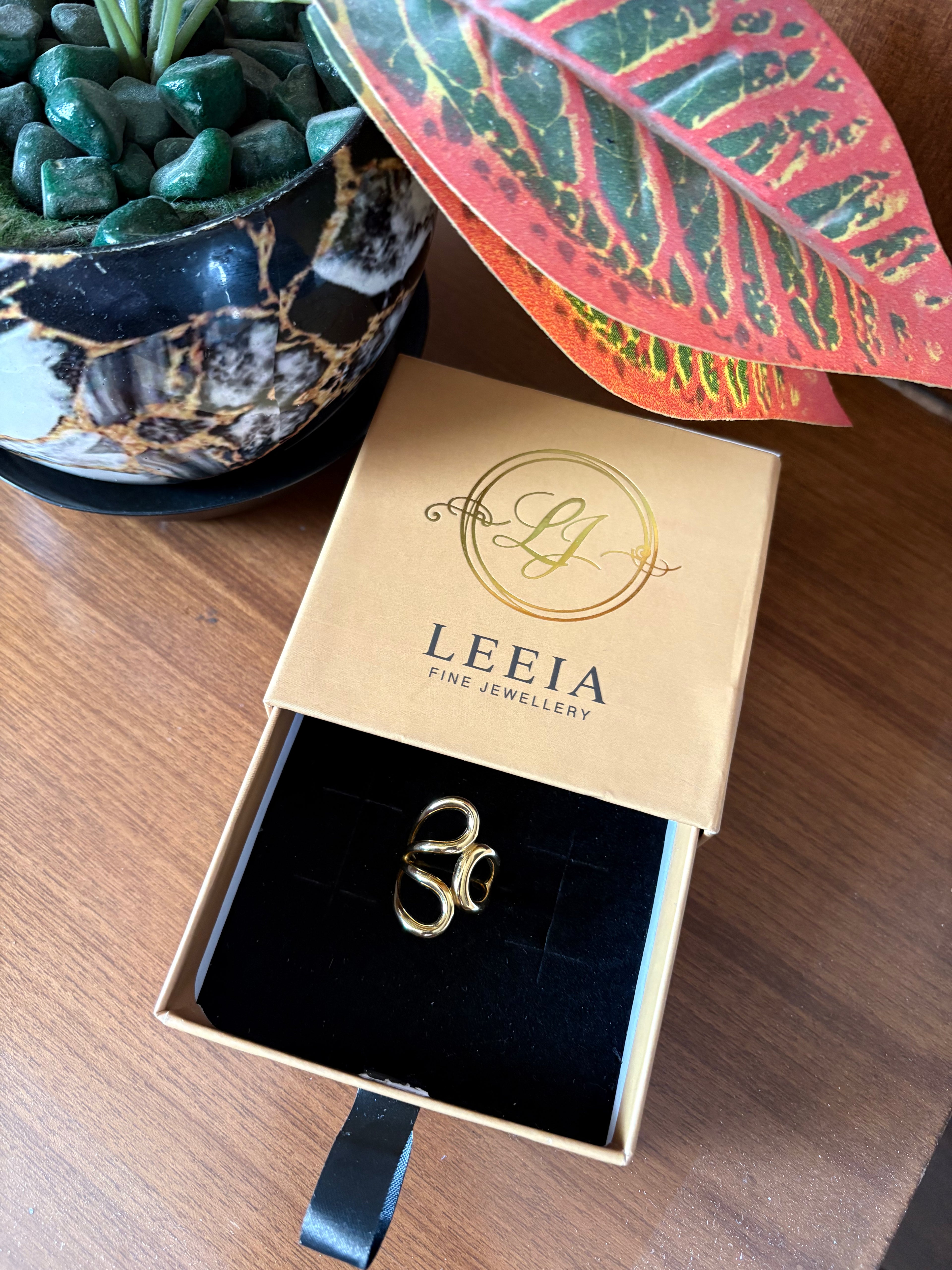The Infinity Loop Ring