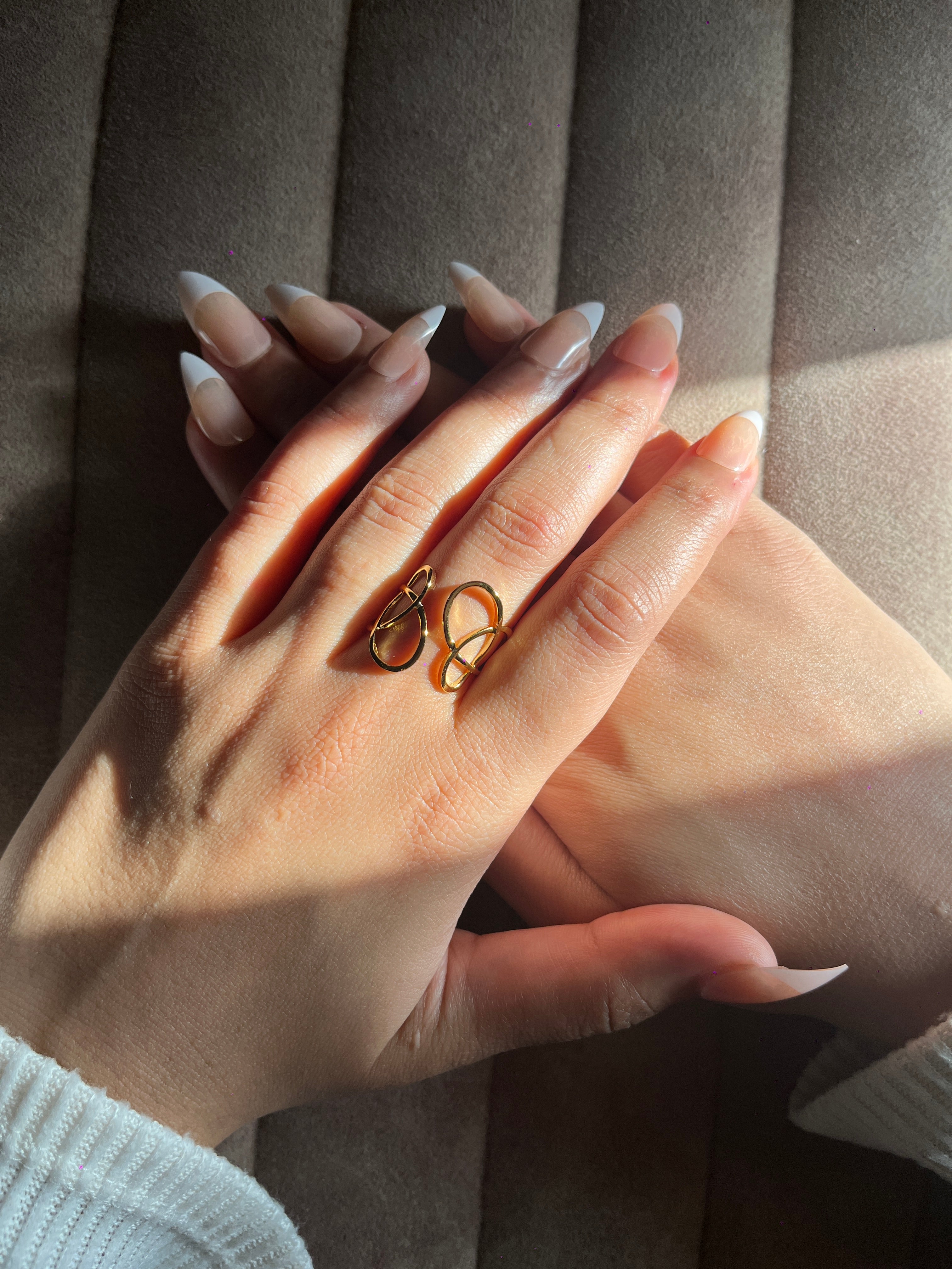 Intertwined Flow Ring